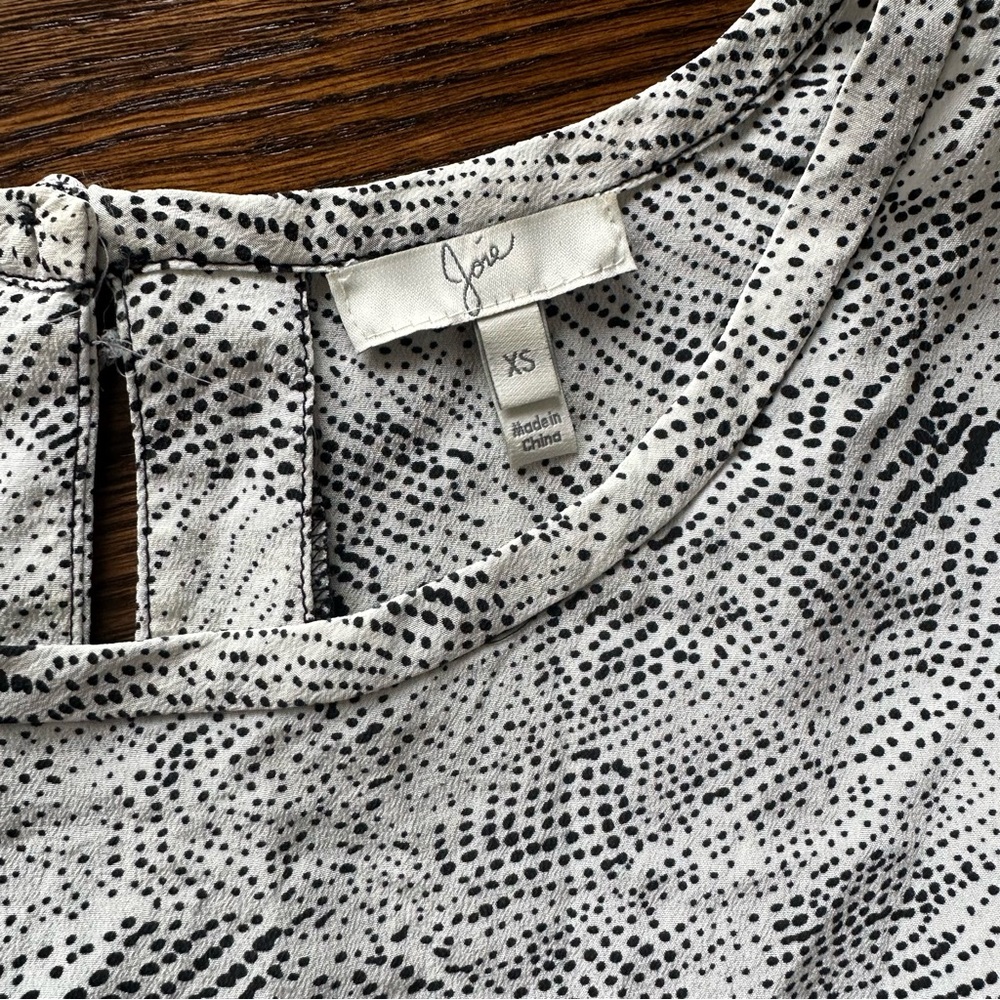 Joie Silk Animal Print Blouse Short Sleeve Black White Size xS - Picture 8 of 11
